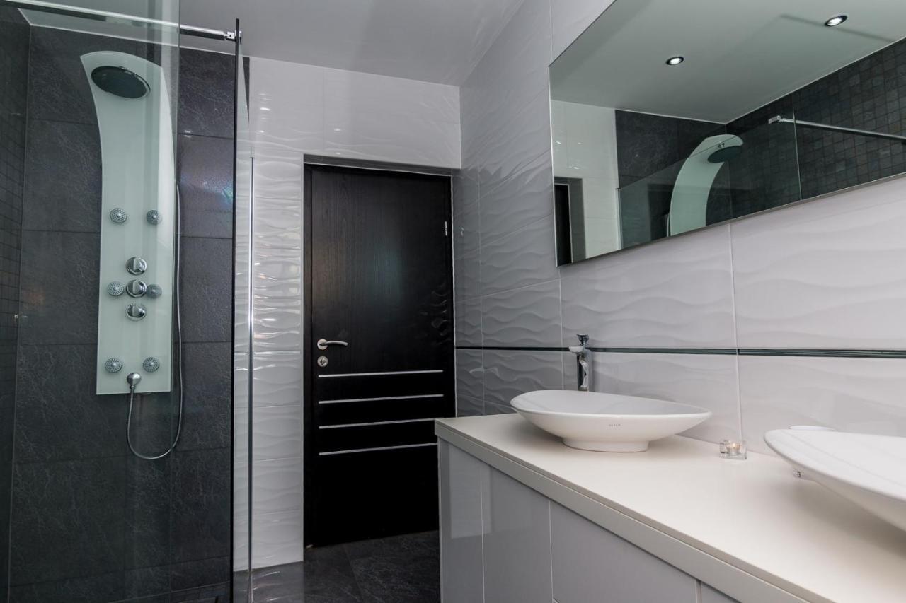 Holiday House Queens With Sea View Selce Exterior photo