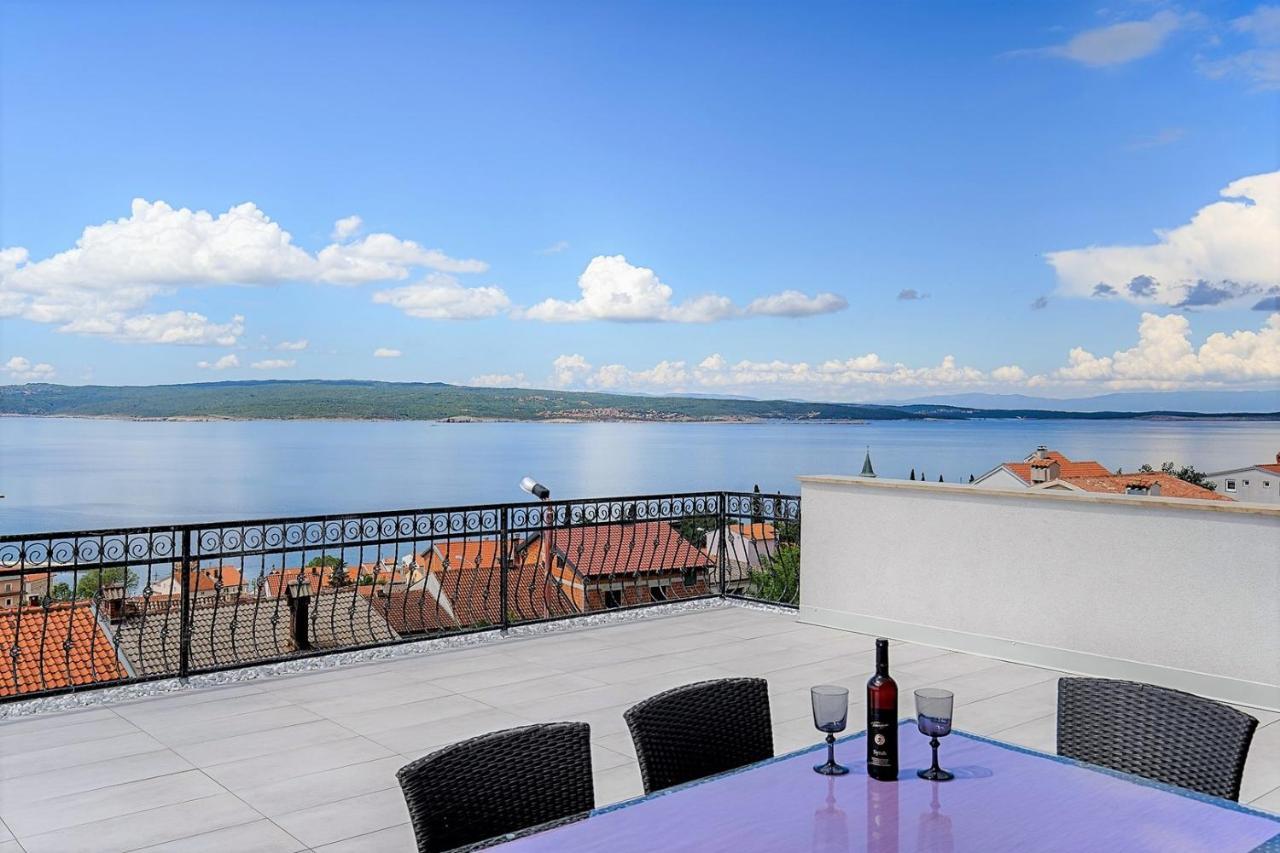 Holiday House Queens With Sea View Selce Exterior photo